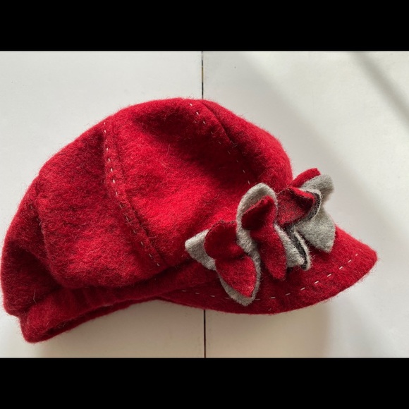 Giuliana News Boy Red Wool Cap with Decorative Flower & White Stitching - Picture 3 of 5